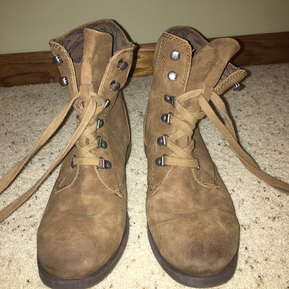 suede roxy fall ankle boots